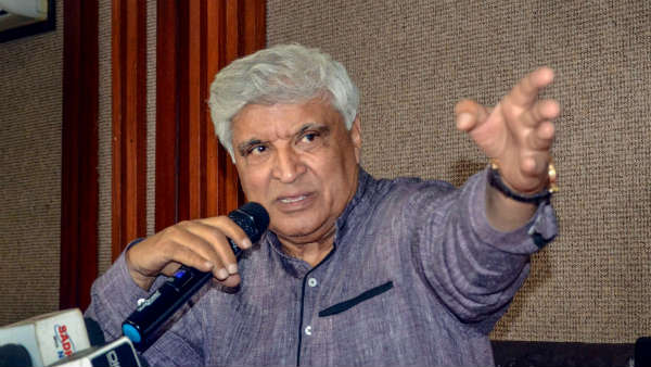 मशहूर गीतकार जावेद अख्तर ने किया Tweet
