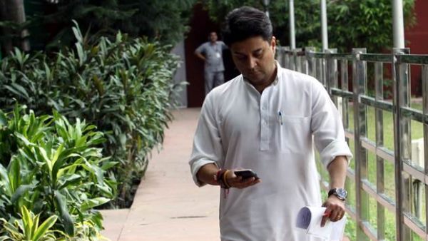 ज्योतिरादित्य दिख रहे हैं बिल्कुल फिट