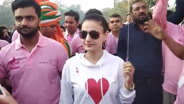 actress ameesha patel participate in walk for women walkathon in noida actress ameesha patel participate in walk for women walkathon in noida