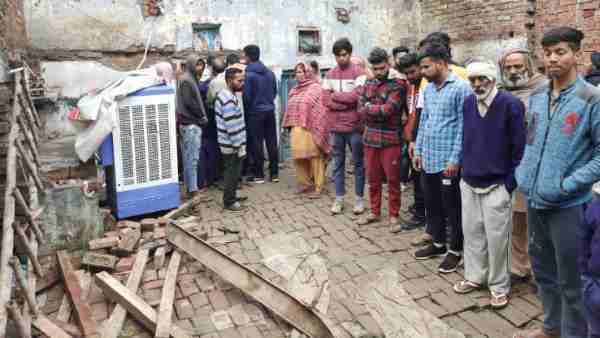 Four members of a same family died after the roof of collapsed Four members of a same family died after the roof of collapsed