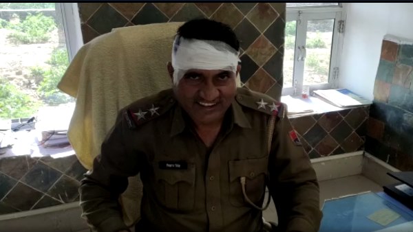 3 अन्य पुलिसकर्मियों के आई चोट