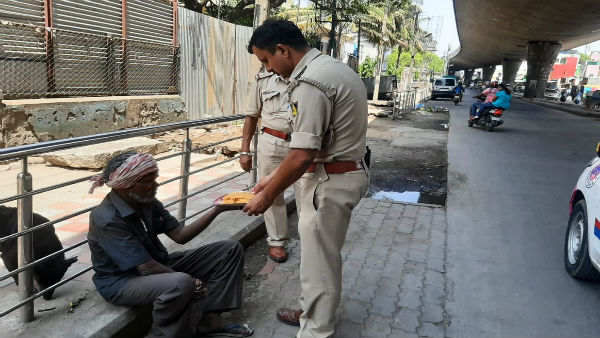 Bengaluru city Police provide food to needy during lockdown Coronavirus Bengaluru city Police provide food to needy during lockdown Coronavirus