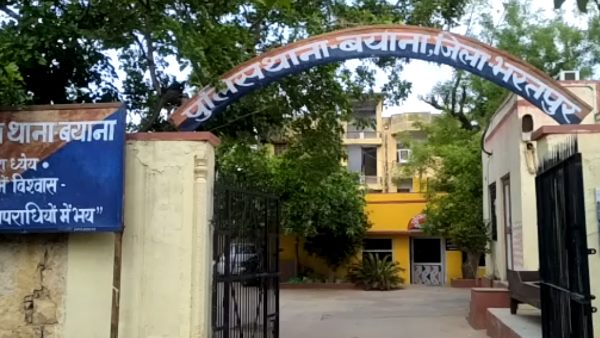 केंद्र अधीक्षक की सूचना पर पहुंची पुलिस