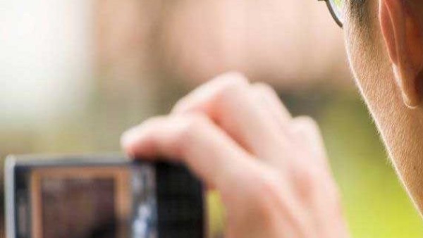 फेसबुक मैसेंजर पर दिखे पत्नी के अश्लील फोटोज