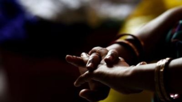 प्रेमी के साथ पत्नी का अश्लील वीडियो भी मिला