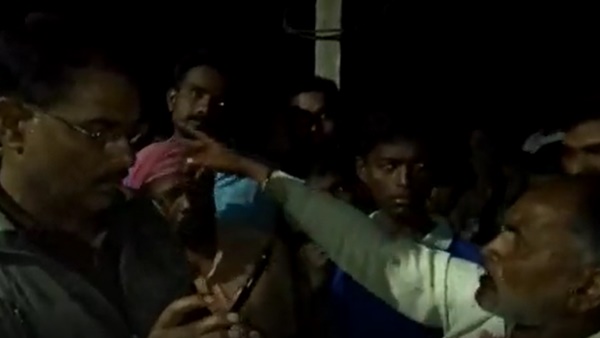 conflict between two groups many policemen and people injured in chandauli conflict between two groups many policemen and people injured in chandauli