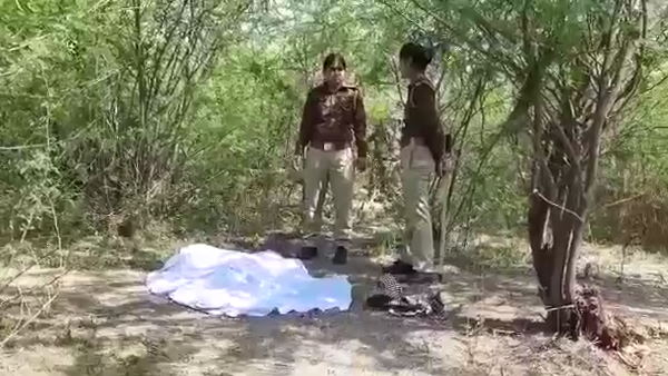 Body of girl found in bushes Body of girl found in bushes