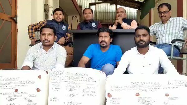 three smugglers arrested with drugs worth rs 15 crore in chandauli three smugglers arrested with drugs worth rs 15 crore in chandauli
