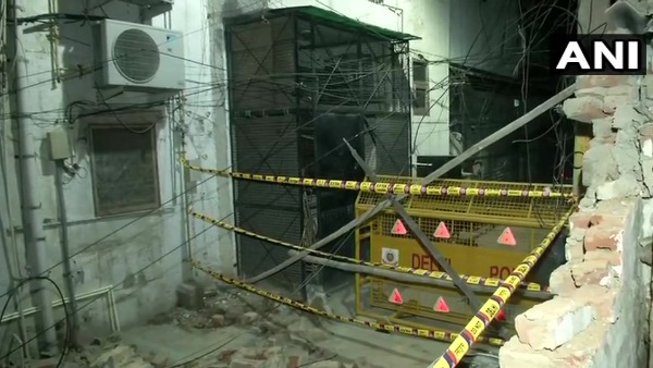 Delhi wall of Model Eye Hospital in Lajpat Nagar collapses, 2 people dead Delhi wall of Model Eye Hospital in Lajpat Nagar collapses, 2 people dead