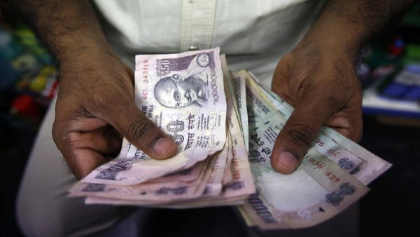 लॉकडाउन के दौरान गरीब की मुख्य समस्या है कैश की किल्लत !