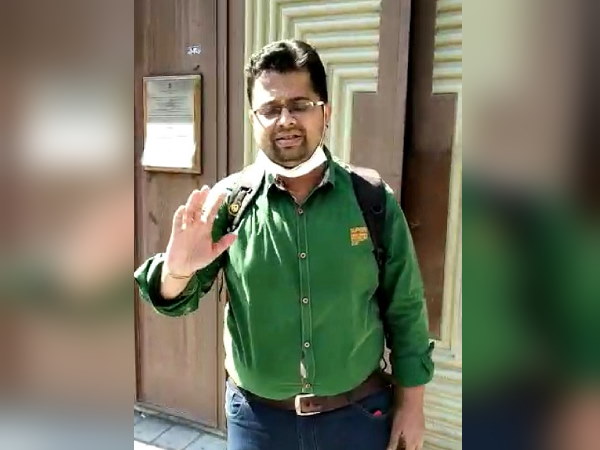 '6 दिनों से इंडियन एंबेसी के चक्कर काट रहा हूं, कुछ नहीं हुआ'