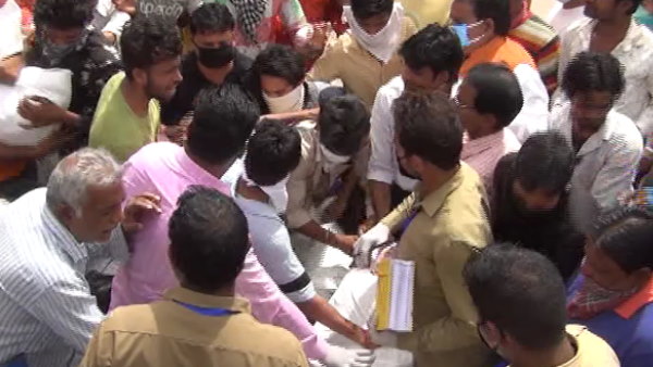 Loot of food items by public in rajasthan Loot of food items by public in rajasthan