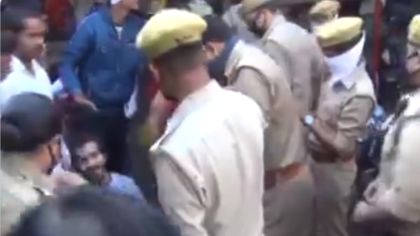 पीएम मोदी ने कहा- दूसरों की मदद करें