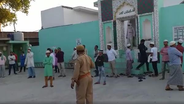 case filed against people for pray namaz at mosque in kannauj during lockdown case filed against people for pray namaz at mosque in kannauj during lockdown