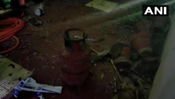 4 people injured in LPG cylinder blast at a house in Hyderabad 4 people injured in LPG cylinder blast at a house in Hyderabad