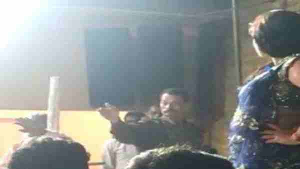 Lucknow: Sub-inspector suspended after video gose viral Lucknow: Sub-inspector suspended after video gose viral