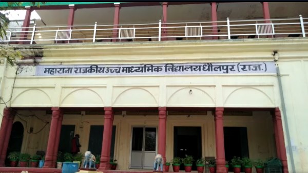 कई किताबें वर्ष 1905 से पहले की