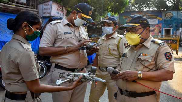 संक्रमण के खतरनाक दौर से गुजर रहा है देश