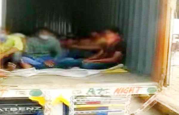 Maharashtra police found 300 workers hiding in two container trucks from Rajasthan Maharashtra police found 300 workers hiding in two container trucks from Rajasthan