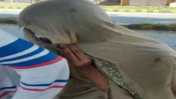 लॉकडाउन में औरतों के कपड़े पहनकर बाहर निकल रहें हैं मर्द, एक पकड़ा गया लॉकडाउन में औरतों के कपड़े पहनकर बाहर निकल रहें हैं मर्द, एक पकड़ा गया