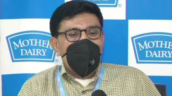 Coronavirus संकट पर बोले मदर डेयरी के एमडी- गाय से उपभोक्ता तक सैनेटाइज करने की पूरी व्यवस्था Coronavirus संकट पर बोले मदर डेयरी के एमडी- गाय से उपभोक्ता तक सैनेटाइज करने की पूरी व्यवस्था