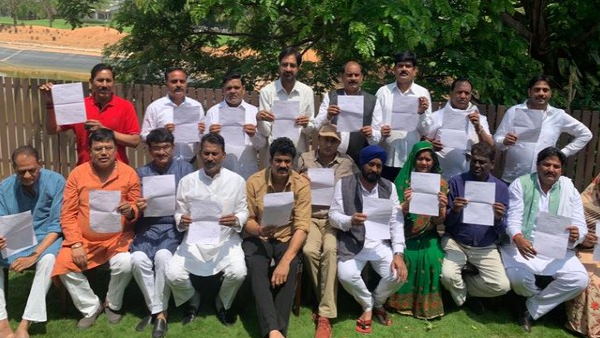 19 कांग्रेस विधायकों ने दिया इस्तीफा
