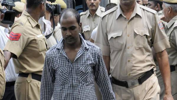 दुष्कर्म के वक्त निर्भया को विरोध नहीं करना चाहिए था?