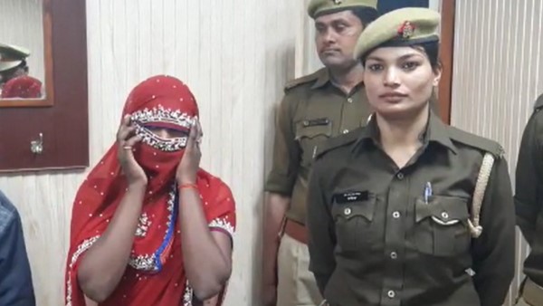 सास ने आपत्तिजनक हालत में देखा
