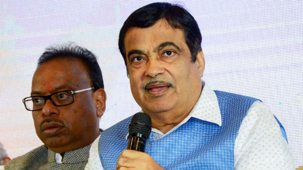कुछ मीडिया वाले आग में पेट्रोल डालते हैं- गडकरी
