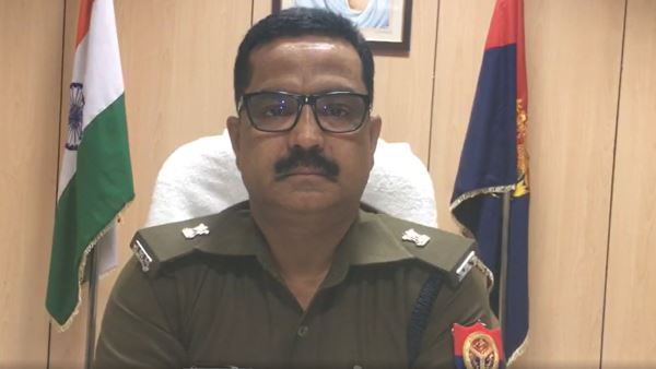 firing on delhi police acp house in noida firing on delhi police acp house in noida