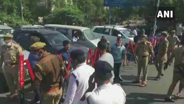 लोग मान नहीं रहे निर्देश