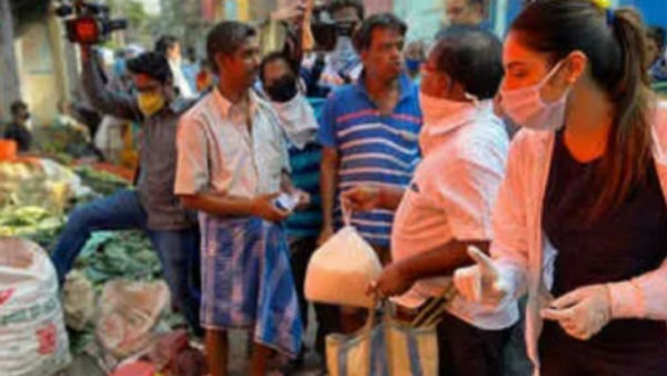 घर से सब्जी-अंडे खरीदने निकलीं नुसरत जहां