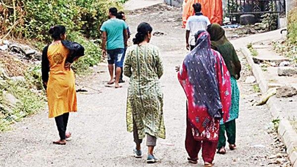 बंगाली मेड्स घर खाली कर रहे हैं