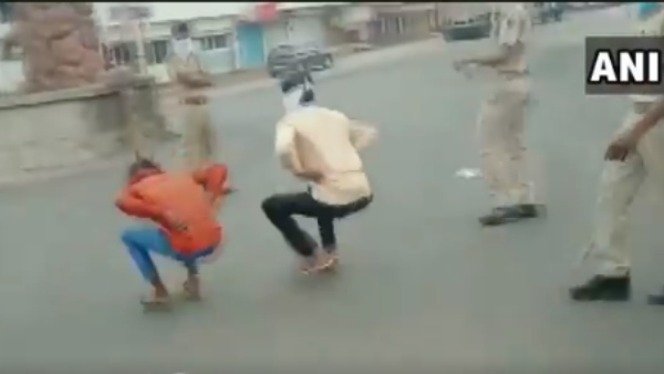 Rajasthan Police punish youngsters for allegedly violating Coronavirus Lockdown in Pratapgarh. Rajasthan Police punish youngsters for allegedly violating Coronavirus Lockdown in Pratapgarh.