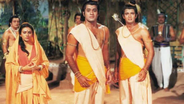 'लोग पैर छूकर अभिवादन करते थे'