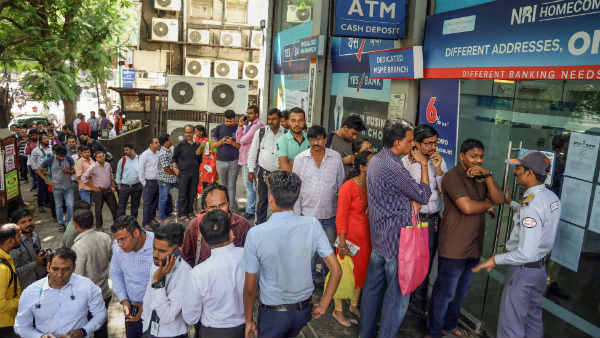 कस चुका है कपूर खानदान पर शिकंजा