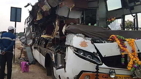jharkhand ranchi road accident three people died jharkhand ranchi road accident three people died