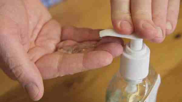 Mumbai Police has found a fake sanitizer factory Mumbai Police has found a fake sanitizer factory