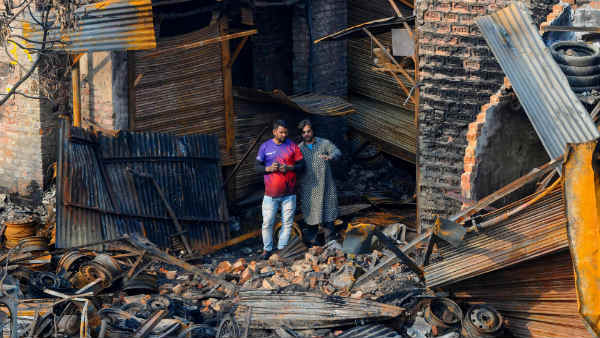 स्कूटी और बाइक से निकालकर बचाई जान
