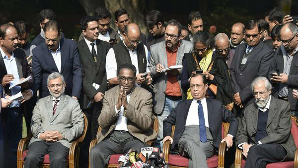 एक साथ ग्रेजुएशन किया था