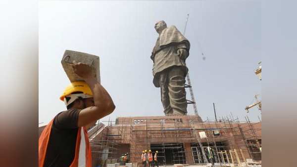 70 फीट लंबे हाथ हैं, पैरों की ऊंचाई 85 फीट