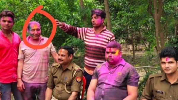 policeman celebrates holi with criminals in sultanpur photo viral policeman celebrates holi with criminals in sultanpur photo viral