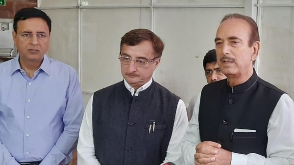 सत्ता की भूख मिटाने के लिए लोकतंत्र का चीरहरण कर रही भाजपा: कांग्रेस सत्ता की भूख मिटाने के लिए लोकतंत्र का चीरहरण कर रही भाजपा: कांग्रेस