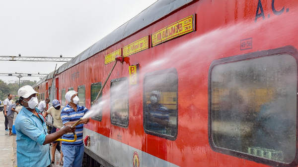 शुरू हुई ट्रेनों टिकटों की बुकिंग