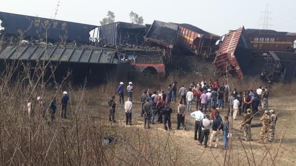 2 cargo trains collide in madhya pradesh Singrauli Loco pilots trapped 2 cargo trains collide in madhya pradesh Singrauli Loco pilots trapped