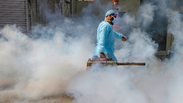 coronavirus outbreak spreading rapidly in India, 3,271 deaths globally in a day coronavirus outbreak spreading rapidly in India, 3,271 deaths globally in a day