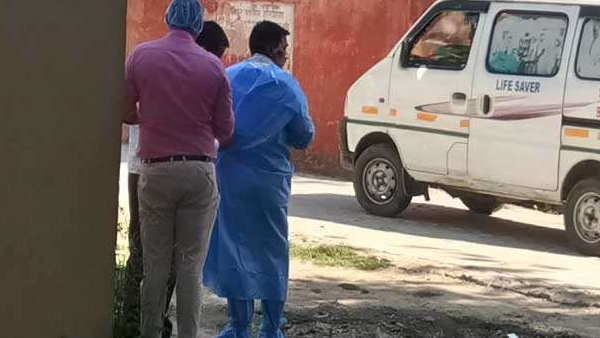 पिता ने किट पहनकर बेटे के शव को उतारा