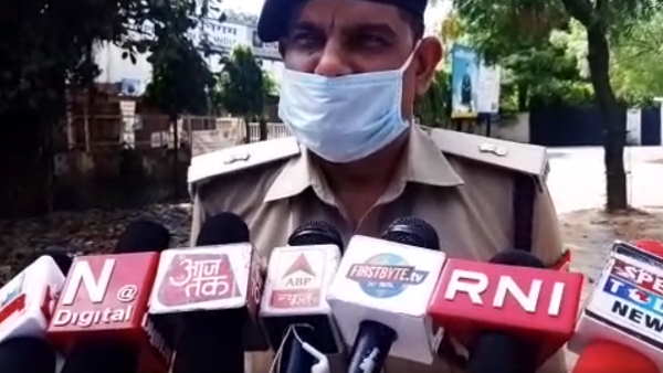 यूपी में कुल कोरोना के 900 से अधिक मामले
