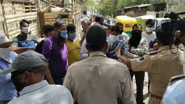 Madhya Pradesh: Locals in Indore pelt stones at health workers who were there to screen people, in wake of Coronavirus outbreak. Video Madhya Pradesh: Locals in Indore pelt stones at health workers who were there to screen people, in wake of Coronavirus outbreak. Video