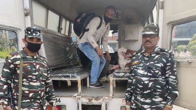 आरिफ़ सीआरपीएफ़ के अलग-अलग वाहनों में पांच राज्यों से होते हुए चंडीगढ़ के अस्पताल पहुंचे आरिफ़ सीआरपीएफ़ के अलग-अलग वाहनों में पांच राज्यों से होते हुए चंडीगढ़ के अस्पताल पहुंचे